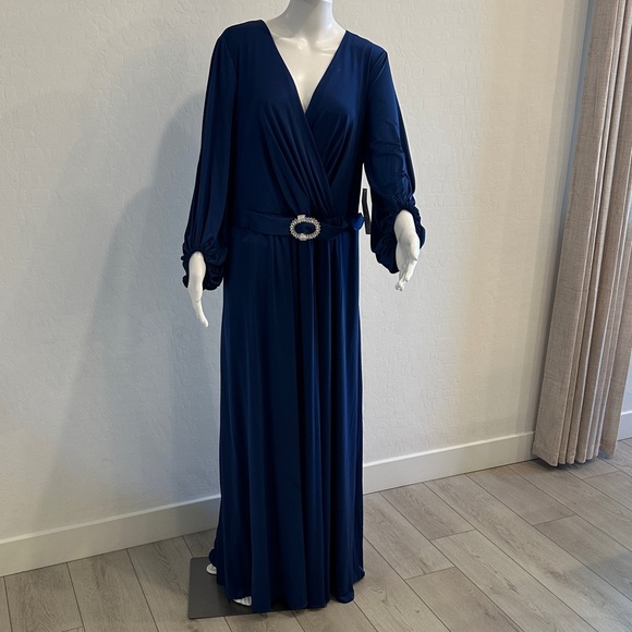 Dresses & Skirts - Elegant Navy Blue Maxi Dress